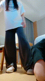 【妮蔻】脏运动鞋全体重踩踏_骑马闻舔白袜_品尝内裤bf46592封面图