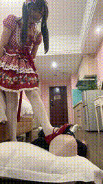 【六六】cos小红帽红皮鞋白丝踩虐bf47135封面图