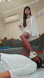 【嘉妮】脏鞋踩踏喂食_抽耳光_妖艳丝袜诱惑bf48937