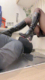 【玥樾】喂食羞辱_坐脸窒息_高跟长靴踩虐bf48514封面图