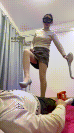 【姗姗】居高临下高跟踩踏_鞭打JS241212-14封面图