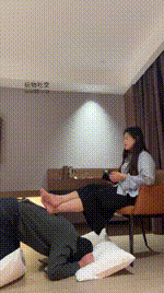 【子熙大人】玉足碾压狗头_鞭打恋足舔_赏赐圣水【双视角版】bf48906_1