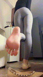 【雅雅】美臀 后背视角裸足241230-5封面图