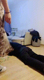 【苏苏】双M-玻璃罚跪_贝壳头黑丝踩【双视角】bf48872_3