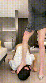 【狸狸】第一视角舔脚_全体重踩脸bf49669封面图