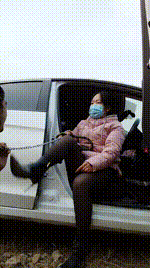 【沐颜】户外遛狗_舔泥巴脏鞋_嘴叼脏纸巾【双视角版】JS250104-15_1封面图