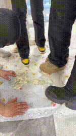 【深情】6S鞋底碾踩馒头喂食_群踩踏钻胯bf49668封面图