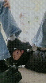 【文文文文】双S-桌底视角-黑鞋白鞋蹂躏踩JS250116-13封面图