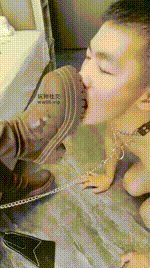 【苏苏不苏】虐乳脚下喂食_清理脏长靴JS250106-2封面图