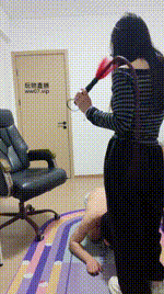 【南月女神】犬化训练-脏鞋踩踏鞭打_赏赐圣水JS250224-36封面图