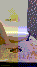 【芊芊】脸部毁容踩_囚禁狗笼_骑马喂圣水_白袜塞嘴bf49167