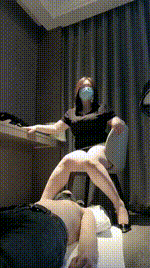 【拽拽】高跟裸足踩虐家奴才bf49845封面图