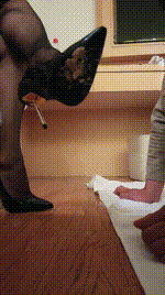 【颜值】黑丝高跟脚踩喂食JS250220-4封面图