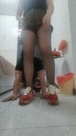 【李老师】运动鞋黑丝全体重踩踏【双视角版】JS250324-11_1封面图