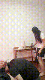 【瑞吉娜】双S-踢踹舔脏鞋_踩踏鞭打_虐乳【双视角版】JS250326-28_4