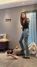 【猴歌】牛仔裤坐脸窒息-小白鞋 高跟踩bf52706封面图