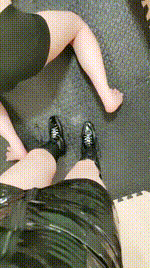 【魅尊女王】长靴踢踹踩骚贱奴【完整版】JS250424-25_1封面图