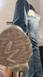 【兔兔酱】巨人视角之短黑丝250402-28封面图