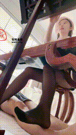 【古筝少女】桌底视角-黑丝无意识踩JS250327-9封面图