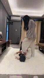 【猴歌】黑棉袜踩踏气味辱JS250331-18封面图