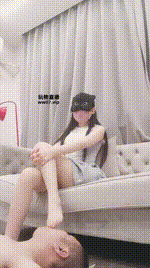 【羽唯】骑狗背舔玉足-掐乳-坐脸【双视角版】JS250426-33_2封面图