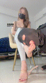 【甜心教主】牛仔裤坐脸窒息-椅子下伺候bf52912封面图