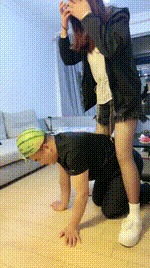 【苏苏】脏小白鞋白袜踩踏喂食【双视角版】JS250430-18_1封面图