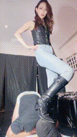 【倪小主】脚下喂食-高跟长靴踢裆-转胯狗爬bf53794封面图