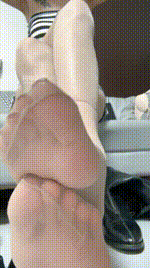 【柒柒麻麻】黑丝肉丝脚底释放250523-9封面图