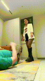 【雅s】重度虐打-长靴黑丝踩踏JS250519-33封面图