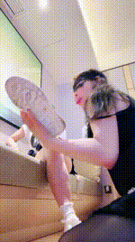 【妮蔻】母畜-舔鞋底踩脖子bf53955封面图