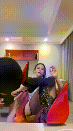 【亚兮】手捂窒息-高跟长靴黑丝踩喂食bf53868封面图