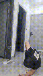 【怡怡】妹妹美腿踩虐哥哥狗【双视角版】JS250901-23_2封面图