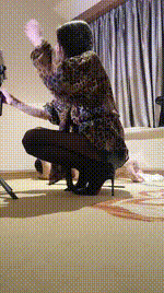 【万万】骑马犬化_黑丝高跟恋足舔【双视角版】bf57913_2封面图