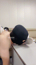 【足彩管】双S-清理脏鞋底-白棉袜踩踏bf56558