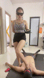 【蓝汐】御姐羞辱脚下奴JS250911-24封面图