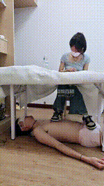 【嘀嘀哒嘀】桌底视角-无意识踩JS251018-32封面图