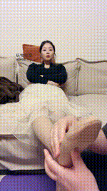 【埋汰】骑马狗爬-肉丝脚踩虐【下】JS250205-17封面图