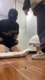 【白兔】跪舔脏小白鞋黑棉袜_赏赐圣水吃烟灰JS250118-20封面图