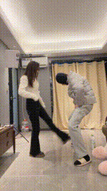 【Annaa】腿绞坐脸手捂窒息_短靴白袜踩bf48725封面图