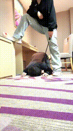 【乔伊】桌底视角-老爹鞋踩虐_胯下羞辱【双视角版】bf46474_1封面图