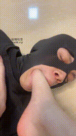 【甜恬】狂舔素人妹妹脚丫bf48616封面图