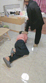 【淡颜】脏鞋踩踏喂食_衣柜囚禁_堵嘴抽耳光【双视角版】JS250107-45_2封面图