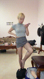 【奶豆包】桌下脚奴-黑丝蹂躏【完整版】bf49605_1封面图