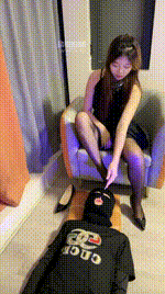 【谰谰】黑丝美腿踩弟弟狗JS251110-39封面图